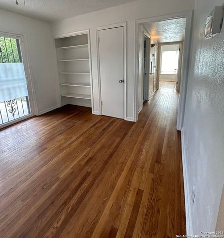 355 Cresham, San Antonio, TX 78218