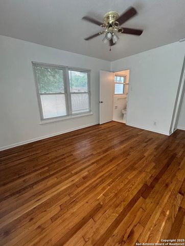 355 Cresham, San Antonio, TX 78218