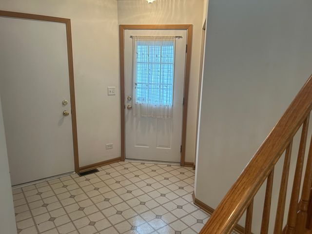 2482 Stoughton Circle, Aurora, IL 60502