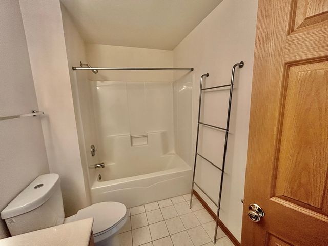 2482 Stoughton Circle, Aurora, IL 60502