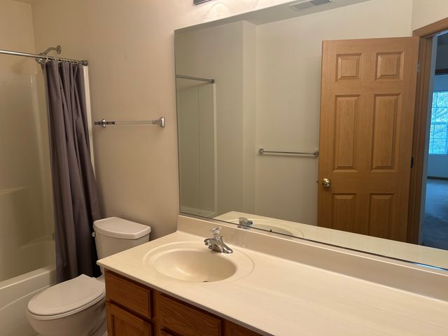 2482 Stoughton Circle, Aurora, IL 60502