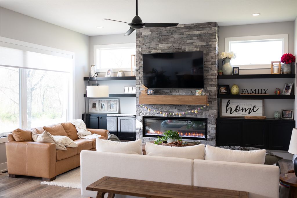 5015 153rd Street, Urbandale, IA 50323