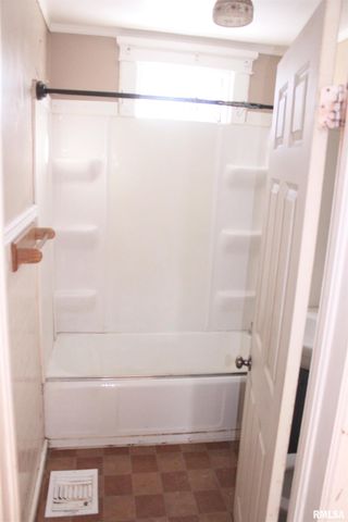 1603 ARLINGTON Avenue, Davenport, IA 52803