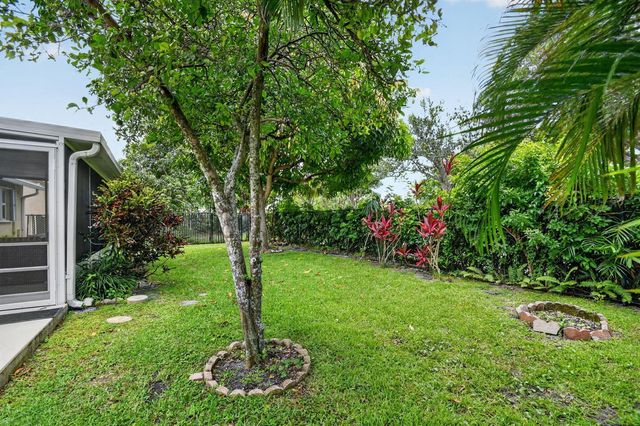 1080 Salmon Isle, Greenacres, FL 33413