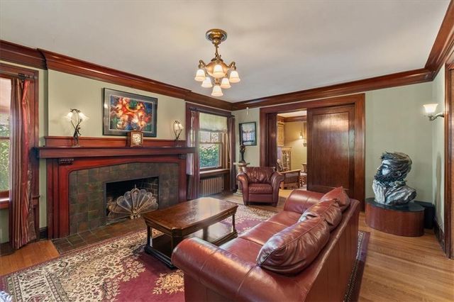 3601 Charlotte Street, Kansas City, MO 64109