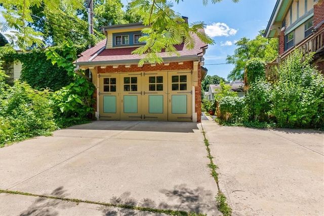 3601 Charlotte Street, Kansas City, MO 64109