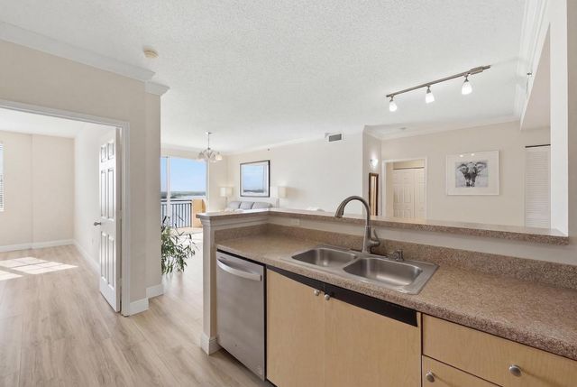 616 Clearwater Park Road 1106, West Palm Beach, FL 33401