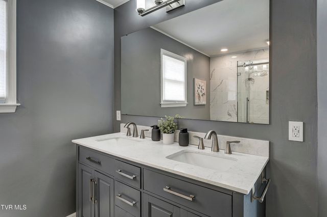 500 Sunnyvale Drive, Johnson City, TN 37601