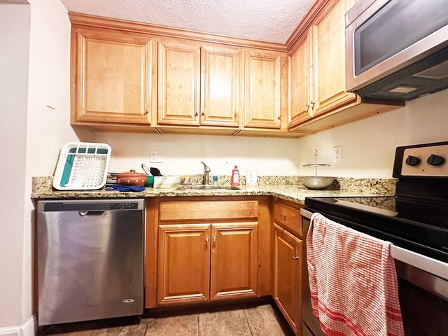 1415 Commonwealth Ave 102, Boston, MA 02135