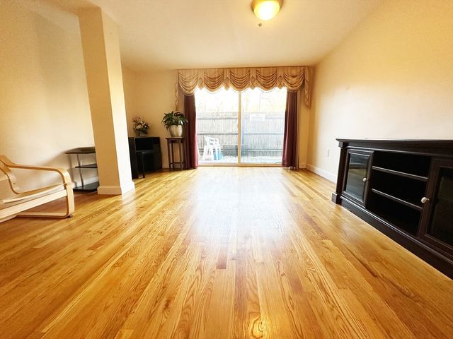 1415 Commonwealth Ave 102, Boston, MA 02135