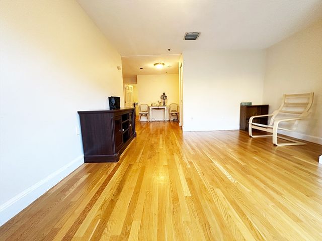 1415 Commonwealth Ave 102, Boston, MA 02135