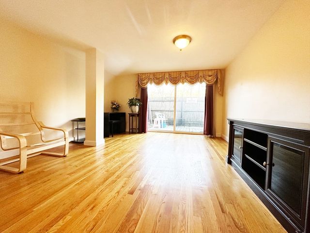 1415 Commonwealth Ave 102, Boston, MA 02135