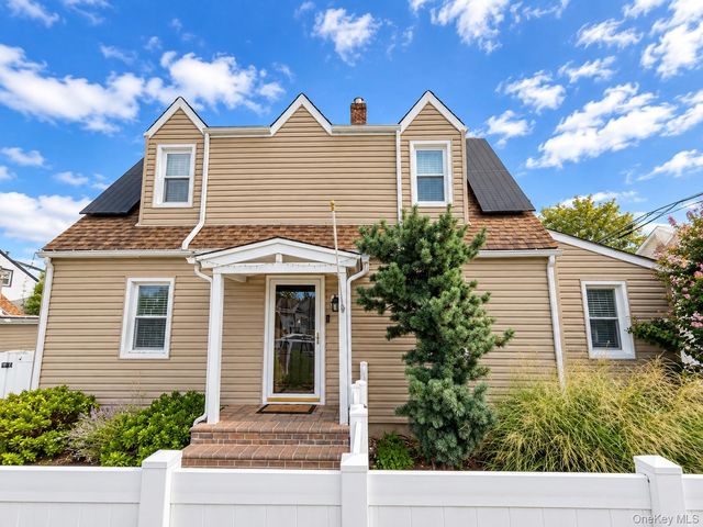88 West Boulevard, East Rockaway, NY 11518