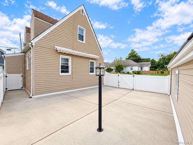 88 West Boulevard, East Rockaway, NY 11518