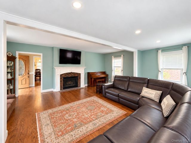 88 West Boulevard, East Rockaway, NY 11518