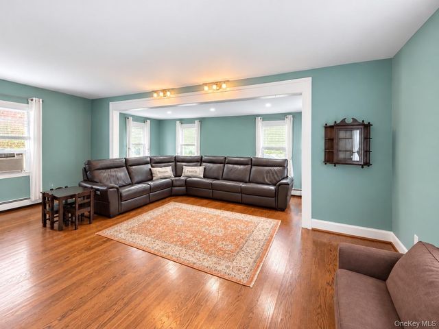 88 West Boulevard, East Rockaway, NY 11518