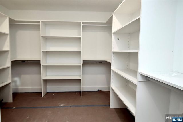 5-24 Summit Avenue, Fair Lawn, NJ 07410