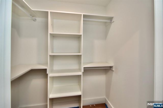 5-24 Summit Avenue, Fair Lawn, NJ 07410