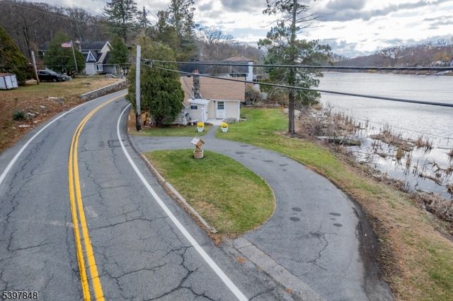 213 Otterhole Rd, West Milford Twp., NJ 07480