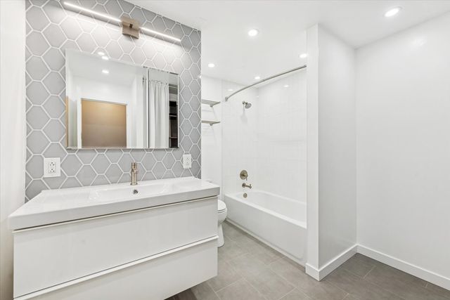 4170 N Marine Drive 14H, Chicago, IL 60613