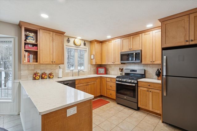 10906 HAMBORG Road, Roscoe, IL 61073