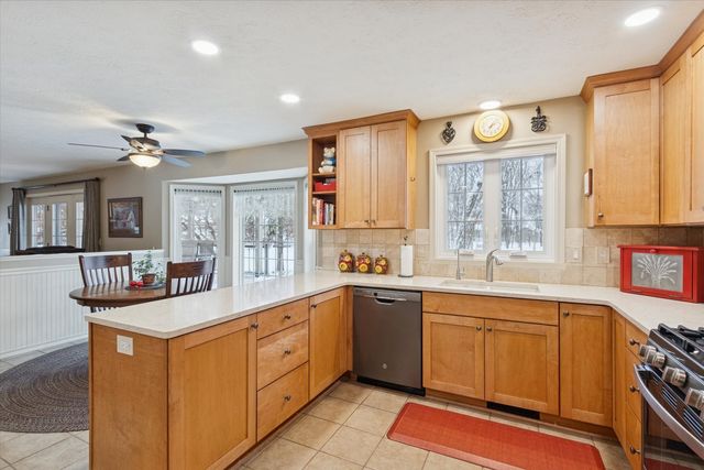 10906 HAMBORG Road, Roscoe, IL 61073