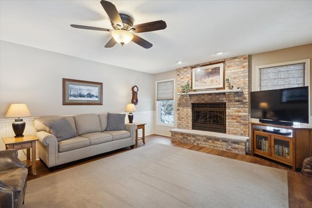 10906 HAMBORG Road, Roscoe, IL 61073