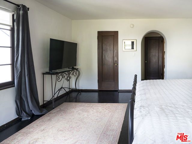 176 N Orange Drive, Los Angeles, CA 90036