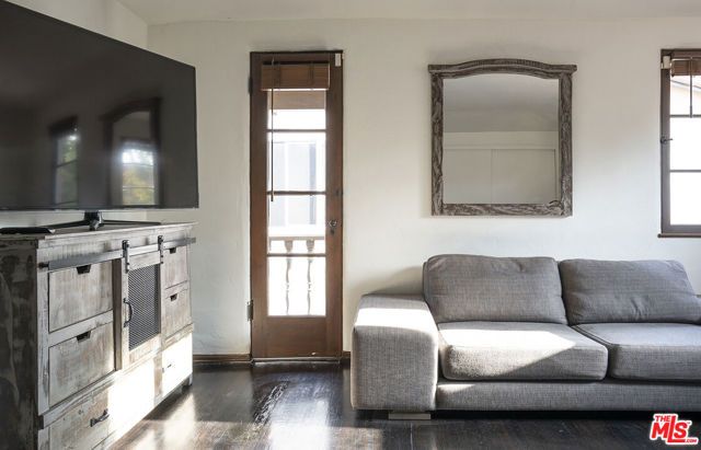 176 N Orange Drive, Los Angeles, CA 90036