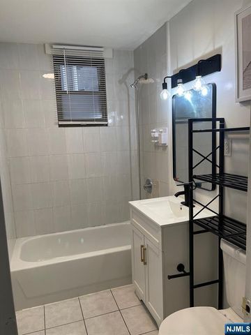 6314 Park Avenue 3F, West New York, NJ 07093
