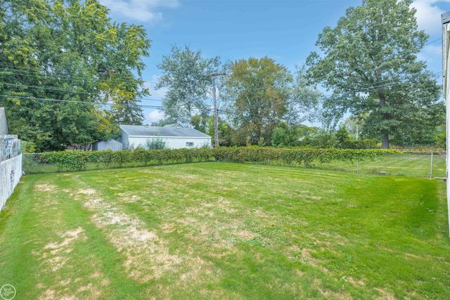 22217 Dorion Street, St Clair Shores, MI 48082