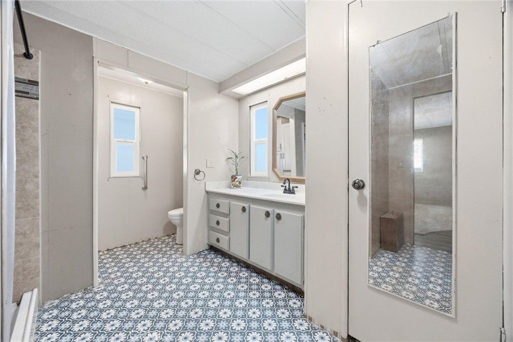 Image 19 of property listing at 9131 Rosedale Highway 49, Bakersfield, CA 93312