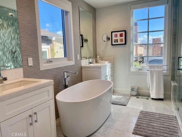 203 Sapphire, Newport Beach, CA 92662