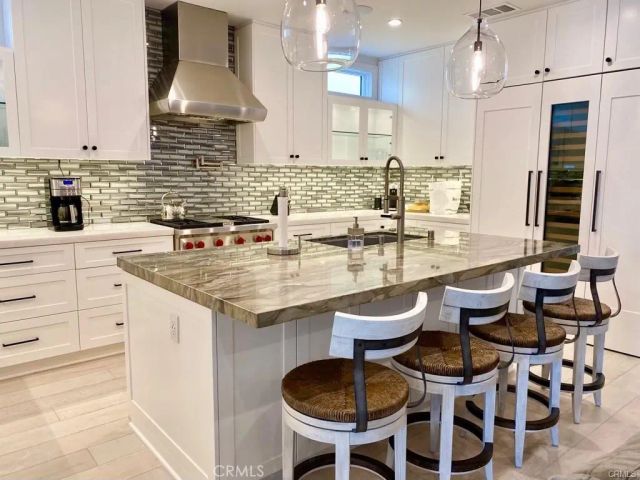 203 Sapphire, Newport Beach, CA 92662