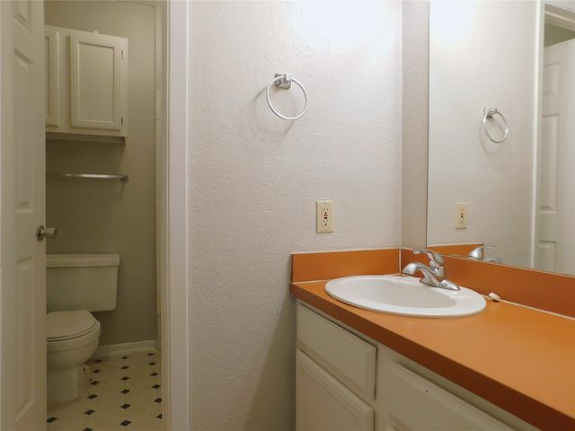 1915 Kingswood Court, Denton, TX 76205