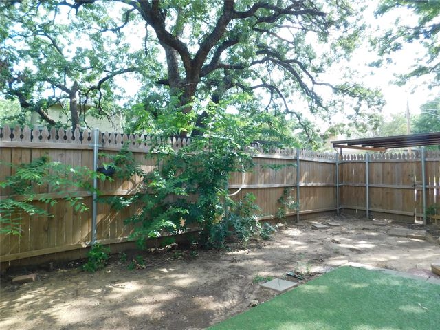 1915 Kingswood Court, Denton, TX 76205