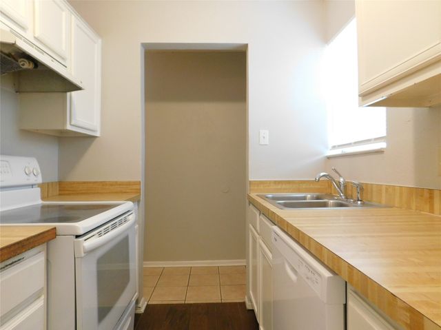 1915 Kingswood Court, Denton, TX 76205
