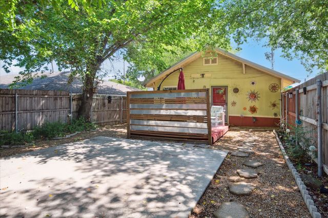 820 Lakey Street, Denton, TX 76205