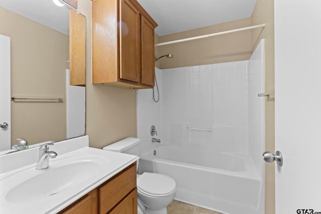 5330 Meadow Ridge Dr, Flint, TX 75762