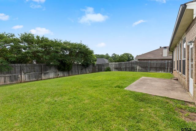 5330 Meadow Ridge Dr, Flint, TX 75762