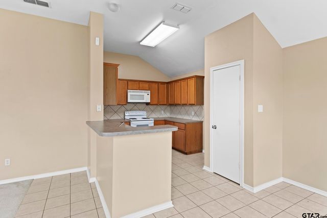 5330 Meadow Ridge Dr, Flint, TX 75762