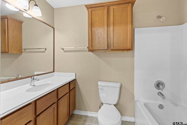 5330 Meadow Ridge Dr, Flint, TX 75762