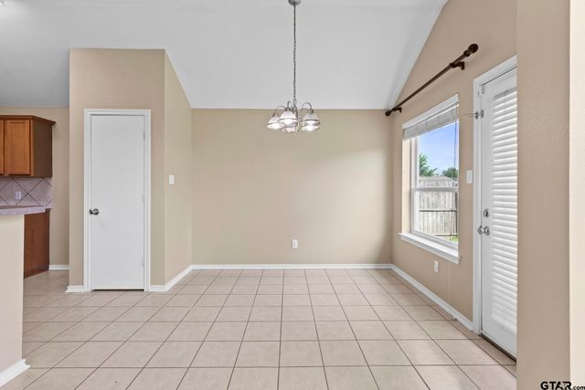 5330 Meadow Ridge Dr, Flint, TX 75762