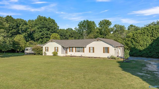 817 Dogtown Road SE, Fort Payne, AL 35967