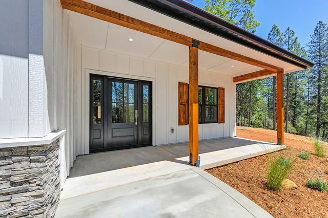 5569 Crestline Dr, Foresthill, CA 95631