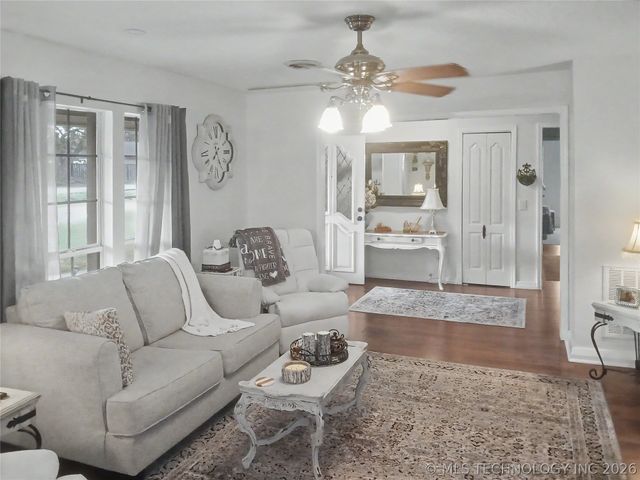 602 S Powell Avenue, Wagoner, OK 74467