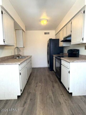 9509 W NORTH Lane A, Peoria, AZ 85345