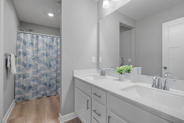 19129 Iden Avenue, Lakeville, MN 55044