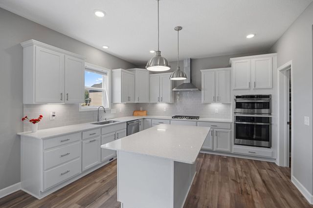 19129 Iden Avenue, Lakeville, MN 55044