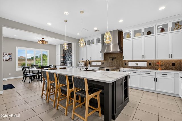 10704 E THATCHER Avenue, Mesa, AZ 85212